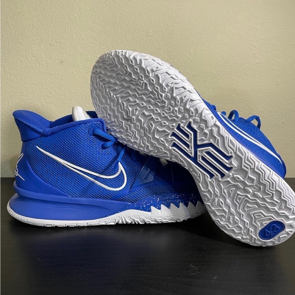 Athletic_Shoes